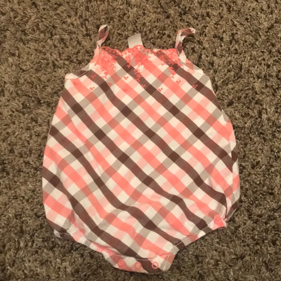 Old navy romper - Picture 1 of 1